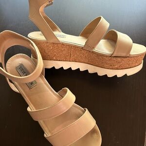 Steve Madden Tan Platform Sandals with Chunky Sole size 8.5